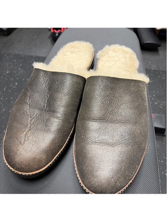 ROSS & SNOW Other - ROSS & SNOW Genuine Shearling Slippers Sz 13 Men’s Brown - Barely Used